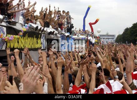 (dpa) - Revellers raise their hands during the techno music Love Parade in Berlin, Germany, 13 July 2002. Stock Photo
