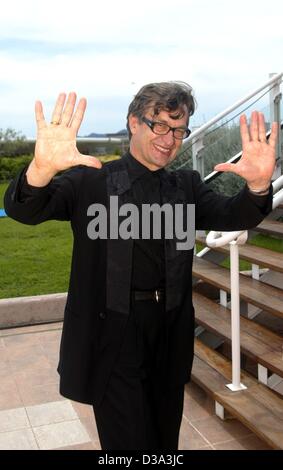 (dpa) - German film director Wim Wenders gestures during the 55th International Film Festival in Cannes, 22 May 2002. Stock Photo