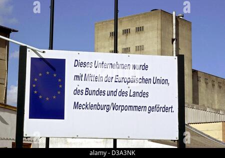 (dpa) - At the gates of the warehouse, which is believed to be the source of the nitrofen contamination of organic animal feed, a sign reads: 'This company has received financial aid from the European Union, the Federal Republic and the state of Mecklenburg-Vorpommern', in Malchin, east Germany, 1 J Stock Photo