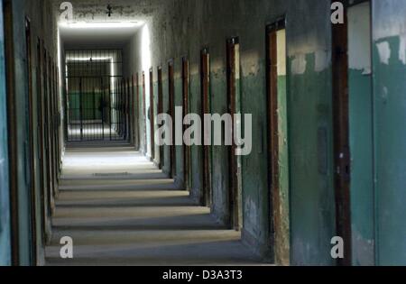 (dpa files) - A view of the bunker of the former concentration camp in Dachau, Germany, 7 November 2000. In former times it was the only entrance to the camp, the rooms to the right and to the left used to be duty rooms of the SS officers. Dachau was the first Nazi concentration camp, established on Stock Photo