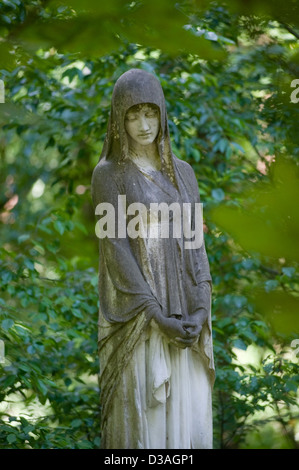 Stahnsdorf, Germany, statue of a woman on the Suedwestkirchhof Stahnsdorf Stock Photo