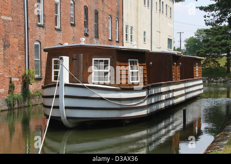 Canal And Boat Canal Boat On A Restored Section Of The Miami Erie Canal In St Marys Ohio Usa Stock Photo Alamy