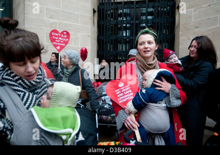 Protest outside the Department of Health by mothers and babies against the proposed downgrading of Lewisham hospital Stock Photo