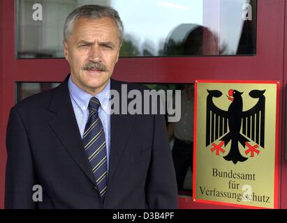 (dpa) - Heinz Fromm, President of the Federal Office for the Protection of the Constitution, pictured in front of the federal office in Cologne, Germany, 4 September 2002. Stock Photo