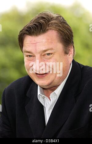 (dpa) - Finnish film director Aki Kaurismaeki smokes a cigarette on the ...