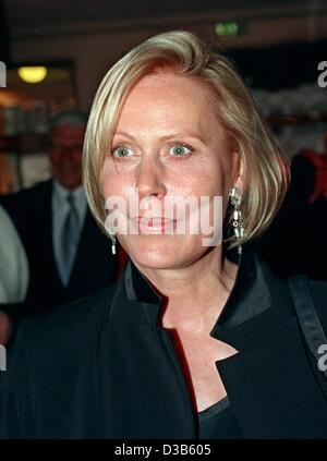 (dpa files) - German fashion designer Caren Pfleger, pictured in Duesseldorf, 30 March 2001. In July 2002, the public prosecution office in Cologne started investigations against Pfleger who is said to have cheated customers by selling synthetic stones labelled as jewels. Stock Photo