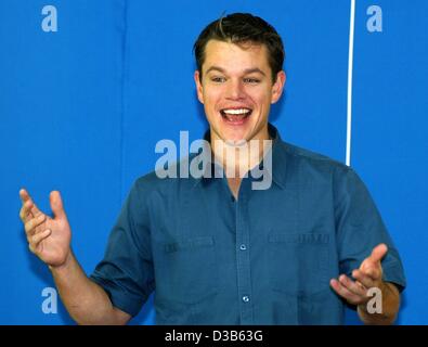 (dpa) - US actor Matt Damon ('Good Will Hunting') gestures during the presentation of his latest film 'The Bourne Identity' in Berlin, 10 September 2002. In the movie the Oscar winner plays Jason Bourne, a man who has lost his memory. Stock Photo