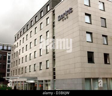 (dpa) - The newly built 'Dorint' hotel in Duesselsorf, Germany, pictured 22 August 2002. Soon 'Accor S.A.', the world's fourth biggest hotel chain from France, will join Germany's leading company, Dorint with a 26 per cent share. The strategic partnership shall help to reduce costs after 'Dorint' su Stock Photo