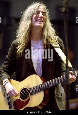 (dpa) - US rock singer Patti Smith performs during an open air concert in Berlin, 9 August 2002. The 55 year old, who is currently touring Germany, said in an interview that she would like to live in Europe after her daughter has grown up. Stock Photo