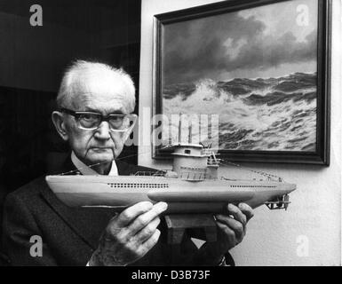 (dpa files) - Karl Doenitz, former German admiral, pictured in his home in Aumuehle, Germany, 17 December 1974. Karl Doenitz was born in Berlin, 16 September 1891 and died on 24 December 1980. Doenitz was commander of Germany's WW II submarine fleet. On 30 April 1945 Hitler named Doenitz as his succ Stock Photo