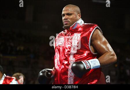 (dpa) - US heavyweight boxer Jameel McCline pictured during his fight against Wladimir Klitschko in Las Vegas, Nevada, USA, 8 December 2002. The Ukrainian world champion Wladimir Klitschko who fights for Germany, won the fight after a technical k.o. in the 10th round. Stock Photo