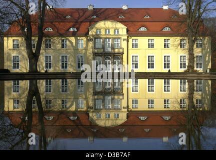 (dpa files) - Hasenwinkel Castle is reflected in a lake in Hasenwinkel, Germany, 14 November 2000. The neobaroque manor had been erected for the Russian-German diplomat Schmitz in 1912. After World War II the castle was used as headquarter of the Soviet military commandants, as hospital and as acade Stock Photo