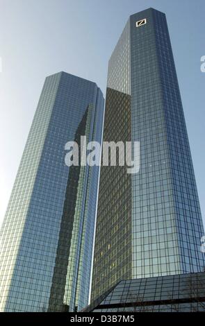 (dpa) - The twin towers of Deutsche Bank in Frankfurt, commonly called debit and credit, 11 December 2002. Stock Photo
