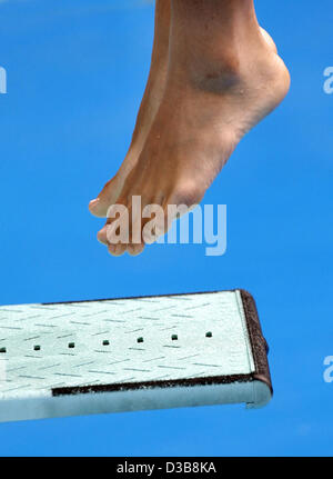 (dpa) The picture shows the feet of a female diver jumping off the 1m springboard during the women's springboard prelims at the Swimming World Championships in Montreal, Canada, Monday 18 July 2005. Stock Photo