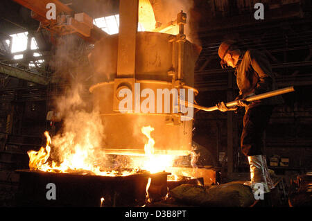 (dpa) - The picture, dated 30 June 2005, shows a worker opening the drain after the cast in the PHB Stahlguss GmbH foundry in St. Ingbert, Gemany. PHB is one of the market leaders in steel casting and the turbine industry. Stock Photo
