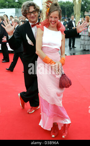 (dpa) - German film director Wim Wenders and his wife Donata arrive for the German film award ceremony in Berlin, Germany, 08 July 2005. With 2.9 million euros, it is the highest endowed national cultural award regarding 16 different categories. For the first time, the 650 members of the just recent Stock Photo