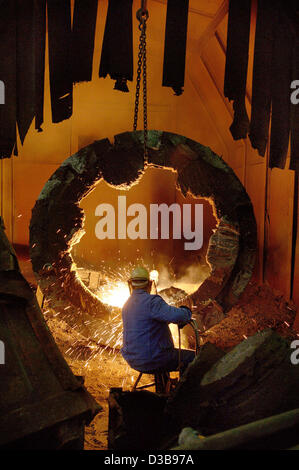 (dpa file) - The picture, dated 30 June 2005, shows an employee of the PHB Stahlguss GmbH foundry cleaning a piece of cast steel in St. Ingbert, Germany. PHB is one of the market leaders in steel casting and the turbine industry. Stock Photo