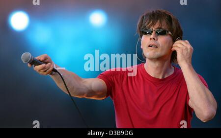 (dpa) - Morten Harket, singer of Norwegian pop group AHA, performs during the Live 8 Concert in Berlin, Germany, 02 July 2005. The concert, held simultaneously in many cities around the world including Paris, London, Philadelphia and Moscow, is intended to call attention to world poverty ahead of ne Stock Photo