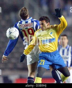 (dpa) - Berlin's Andreas Schmidt (L) fights for the ball with Nicosia's Costas Charalambides during the UEFA Cup match Hertha BSC Berlin against APOEL Nicosia of Cyprus in Berlin, 7 November 2002. Berlin wins 4:0 and is the first German team to enter the third round of the UEFA Cup. Stock Photo