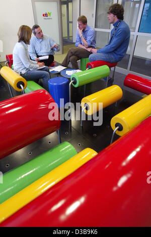 (dpa) - Four employees of the online auction service 'ebay Deutschland', talk during a meeting in the 'Playstation' room at the company's German headquarters in Dreilinden, near Berlin, 4 December 2002. ebay is present in 27 countries on four continents. ebay Deutschland was founded in 1999 and now  Stock Photo