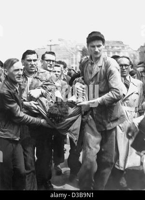 (dpa files) - A demonstrator killed by Soviet tanks is carried away, during the riots against the communist regime in East Berlin, 17 June 1953. The uprising escalated when strikes and a demonstration against unreasonable production quotas were knocked down by Soviet tanks and troops on 17 June. Stock Photo