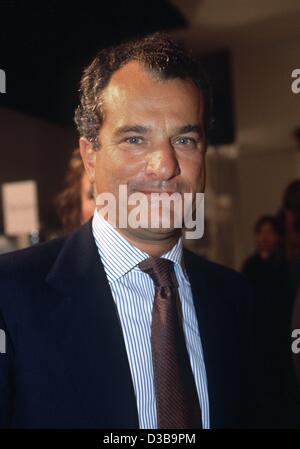 (dpa) - Leonardo Ferragamo, member of the family fashion company Ferragamo, pictured at the presentation of the Ferragamo collection during the fashion week in Milan, Italy, 29 September 2002. Leonardo Ferragamo is President of Ferragamo Japan and responsible for the European and Asian market. Stock Photo