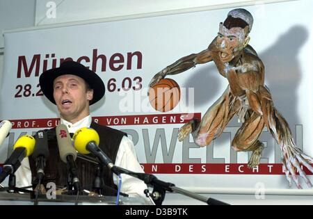 (dpa) - The controversial German anatomy professor Gunther von Hagens speaks during a press conference in Munich, 29 November 2002. From end of February 2003 von Hagens' Body Worlds exhibition will be shown in Munich. The 57-year-old professor, who held a public autopsy in front of an audience and a Stock Photo