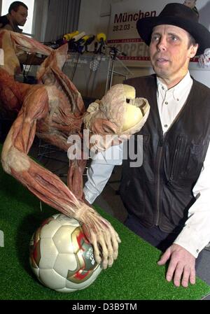 (dpa) - The controversial German anatomy professor Gunther von Hagens poses next to a corpse prepared as a goalkeeper during a press conference in Munich, 29 November 2002. The 57-year-old professor, who held a public autopsy in front of an audience and a TV crew in London on 20 November, announced  Stock Photo