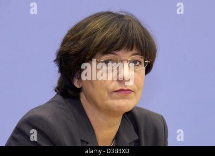 (dpa) - German Health Minister Ulla Schmidt of the German Democratic Party SPD in Berlin, 28 November 2002. Stock Photo