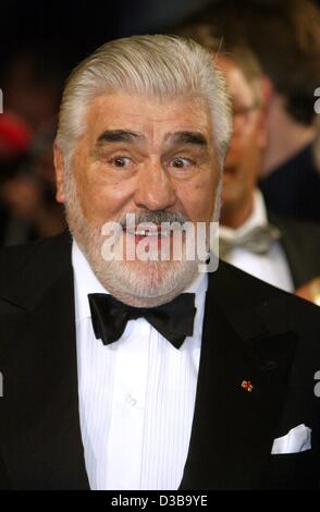 (dpa) - Swiss-born actor Mario Adorf ('Rossini') pictured at the 54th Bambi award show in the Estrel Convention Center in Berlin, 21 November 2002. Stock Photo