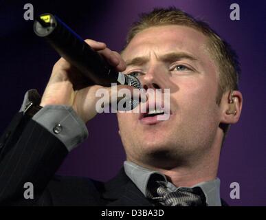 (dpa) - Irish pop singer Ronan Keating ('When You Say Nothing At All', 'Life Is A Rollercoaster') sings during the first concert of his Germany Tour in Munich, 20 October 2002. The former singer of the boy band 'Boyzone' presented his second solo album entitled 'Destination', which includes the hit  Stock Photo