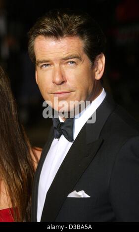 (dpa) - Irish actor Pierce Brosnan is posing as he arrives for the world premiere of the new James Bond movie 'Die Another Day', London, 18 November 2002. Stock Photo