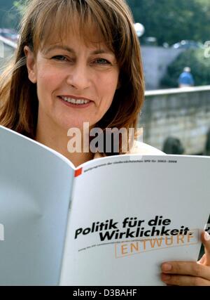 (dpa) - Edelgard Bulmahn, German Education Minister and Chairwoman of the Social Democratic Party SPD in the state of Lower Saxony, reads the draft of an election programme entitled 'politics for reality' in Hanover, 30 August 2002. Bulmahn has been serving as Education Minister since 1998 and is to Stock Photo