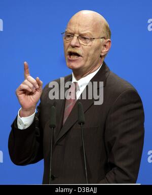 (dpa) - German Defence Minister Peter Struck, then chairman of the parliamentary faction of the German Social Democrat Party SPD, gestures during a speech at a SPD party convention in Nuremberg, Germany, 19 November 2001. Struck, who serves as Defence Minister since 25 July 2002, is to continue his  Stock Photo