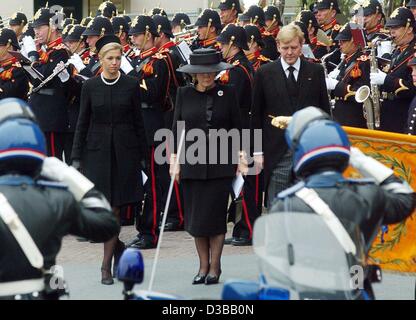 (dpa) - Queen Beatrix of the Netherlands (M), her son Crown Prince Willem Alexander and his wife Maxima are leaving the Nieuwe Kerk (new church) in Delft after the funeral service for Prince Claus of the Netherlands, 15 October 2002. Prince Claus died on 6 October 2002 at the age of 76. The husband  Stock Photo