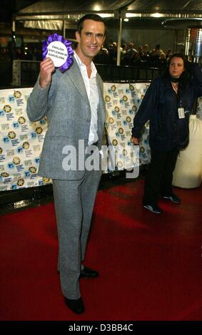 (dpa) - The British actor Rupert Everett arrives at the MTV European Music Awards in Barcelona, 14 November 2002. MTV celebrated its 9th presentation of the European Music Awards with a large array of stars. A total of 13 million viewers of MTV voted for their favourite artists - more than twice the Stock Photo