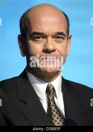 (dpa) - US actor Robert Picardo, who plays the doctor in the US science fiction television series 'Star Trek: Voyager', pictured during a press conference in Bremen, Germany, 6 November 2002. Stock Photo