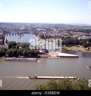(dpa files) - A view of the Deutsches Eck, the junction of the Rivers Rhine and Moselle, with a monument of Emperor Wilhelm I, in Koblenz, Germany, 1995. Stock Photo