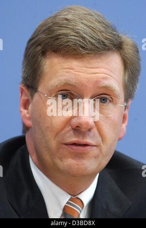 (dpa) - Christian Wulff, Chairman of the Christian Democratic party CDU in the state of Lower Saxony, pictured during a press conference in Berlin, 24 January 2003. Stock Photo