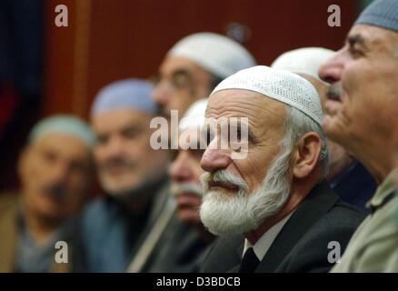 (dpa) - Turks have gathered for the Friday prayer in a mosque in Berlin-Kreuzberg, 10 January 2003. For Friday prayers it is compulsary to attend a service in a mosque, whereas the five daily prayers can be performed anywhere. It is written down in the Koran, sura 62, verse 9: 'O you who believe, wh Stock Photo