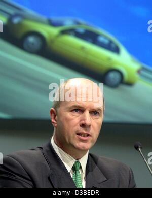 (dpa) - Carl-Peter Forster, CEO of the car manufacturer Adam Opel AG, speaks during a results press conference in Ruesselsheim, Germany, 16 January 2003. Opel, a subsidiary company of General Motors, could reduce its losses from a record high of 674 million Euro in 2001 to 227 million Euro last year Stock Photo
