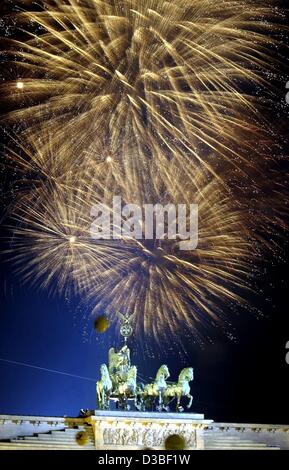 (dpa) - Fireworks illuminate the quadriga on top of the Brandenburg Gate in Berlin, in the night to 1 January 2003. It was the largest New Year party in Berlin: about a million revelers celebrated along the boulevard Unter den Linden at temperatures around eight degree Celsius below zero. Stock Photo