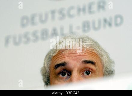 (dpa) - Rudi Voeller, the coach of the German national soccer team, is seen with his eyes wide open in front of the words 'Deutscher Fussball-Bund' (German soccer association) during a press conference in Glasgow, Scotland, 6 June 2003. Germany will face Scotland in the qualifying game for the Europ Stock Photo