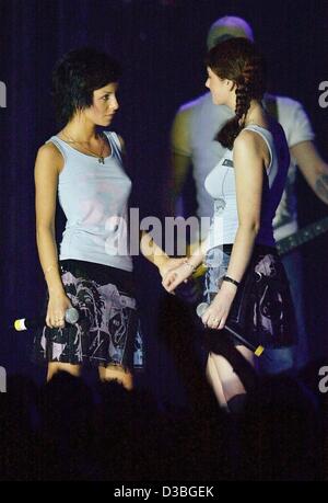 (dpa) - The Russian pop duo Julia Volkova (L) and Lena Katina are holding hands at their first concert in Germany, Saarbruecken, 27 May 2003. Further concerts in Germany were cancelled due to the girl group's nomination for the MTV Movie Award which is presented in Los Angeles on 31 May. Stock Photo