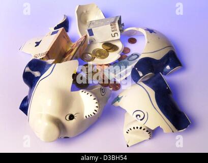 (dpa) - Euro coins and notes lie scattered among the broken pieces of a dead piggy bank which was slaughtered by its owner, photographed in Hamburg, 6 June 2003. Stock Photo