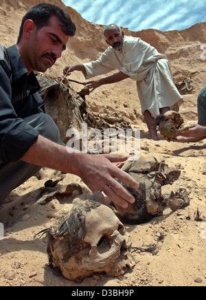 iraqi iraq arabs exhume bones ruanda massaker hussein saddam
