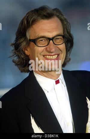 (dpa) - German film director Wim Wenders is all smiles during the closing ceremony of the 56th Cannes film festival in Cannes, France, 25 May 2003. Wenders presented the Golden Camera award for the film 'Reconstruction'. Stock Photo