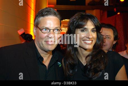 (dpa) - German bakery chain owner Heiner Kamps poses with Argentine tennis star Gabriela Sabatini during the charity event 'Brot gegen Not' (bread against misery) in Duesseldorf, Germany, 24 May 2003. Heiner Kamps is the organizer of the event which supports young people in need in Third World count Stock Photo