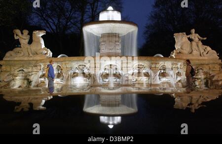 (dpa) - A view of the impressive Wittelsbacher Brunnen (Wittelsbach fountain) on Lenbach squarein Munich, 13 April 2003. The fountain was conceived by sculptor Adolf von Hildebrand between 1893 and 1895. It was built on the occasion to celebrate that all households in Munich disposed of water pipes  Stock Photo