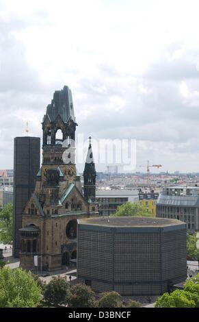(dpa) - A view of the Kaiser-Wilhelm-Gedaechtniskirche (memorial church of the Emperor William) in downtown Berlin, 20 May 2003. The church was built around 1890 by Emperor Wilhelm II in memory of Emperor Wilhelm I. During the Second World War the church was partly destroyed, and its remains preserv Stock Photo